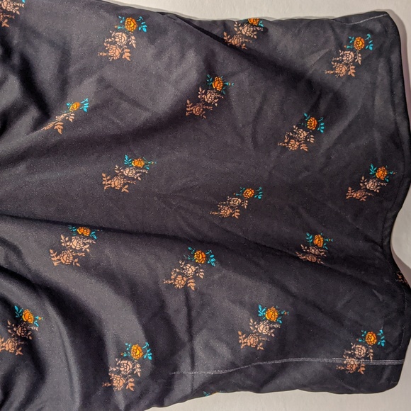 Cute vintage upcycled black floral Cami with butterfly back - Picture 4 of 10